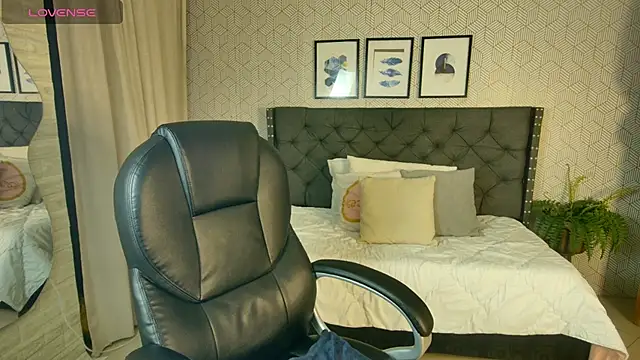 Snapshot of sussy__stone chatting on January 6, 12:46 pm sussy stone online show from January 6, 12:46 pm