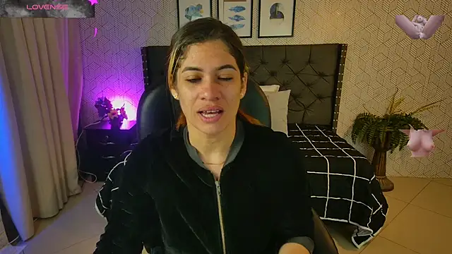 Snapshot of sussy__stone chatting on December 2, 12:35 pm sussy stone online show from December 2, 12:35 pm