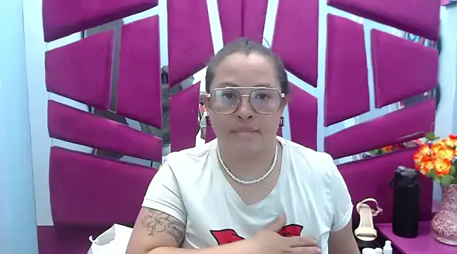 SaraThomso online show from February 6, 2:55 am