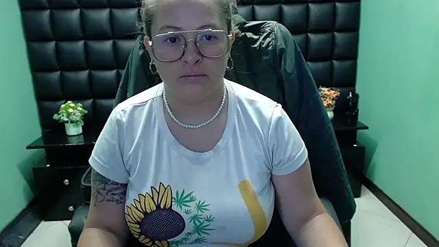 SaraThomso online show from February 22, 3:01 am