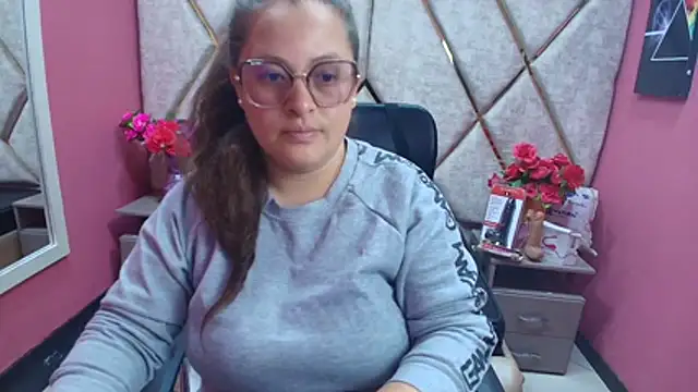 SaraThomso online show from December 4, 1:21 pm