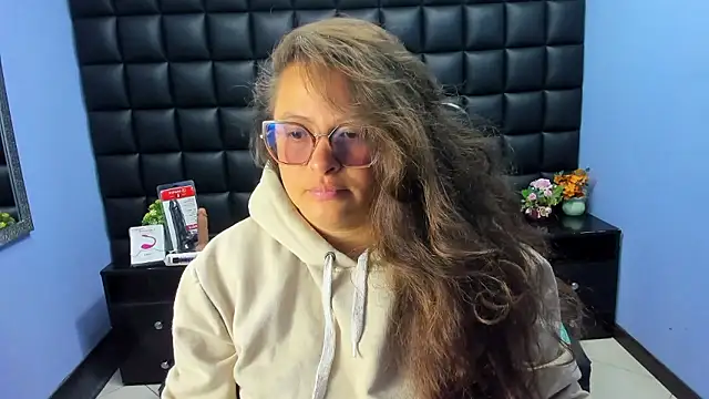 SaraThomso online show from January 9, 2:35 pm