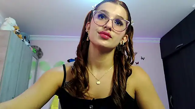Snapshot of caroline_jonson chatting on September 19, 2:43 pm caroline jonson online show from September 19, 2:43 pm
