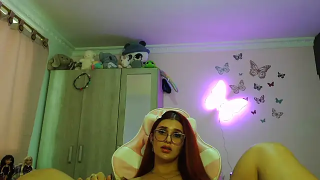 caroline jonson online show from April 6, 2:51 pm