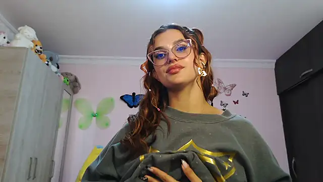 caroline jonson online show from December 4, 8:19 pm