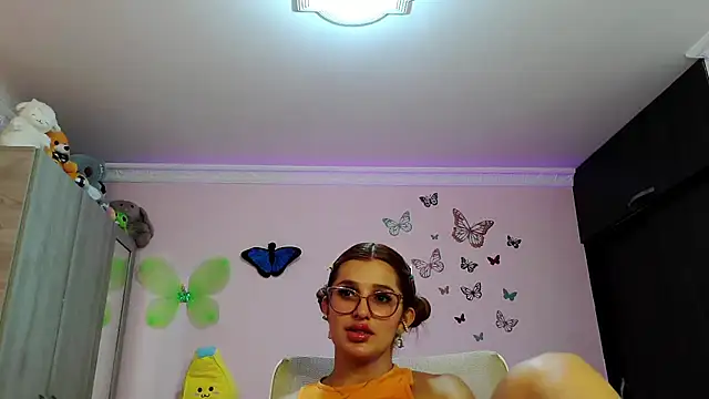 Snapshot of caroline_jonson chatting on September 28, 2:35 pm caroline jonson online show from September 28, 2:35 pm