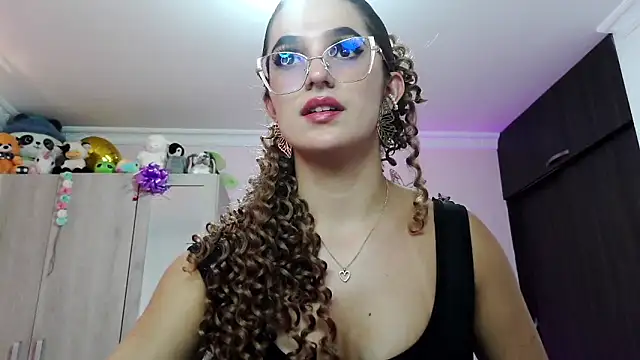 Snapshot of caroline_jonson chatting on March 20, 7:25 pm caroline jonson online show from March 20, 7:25 pm