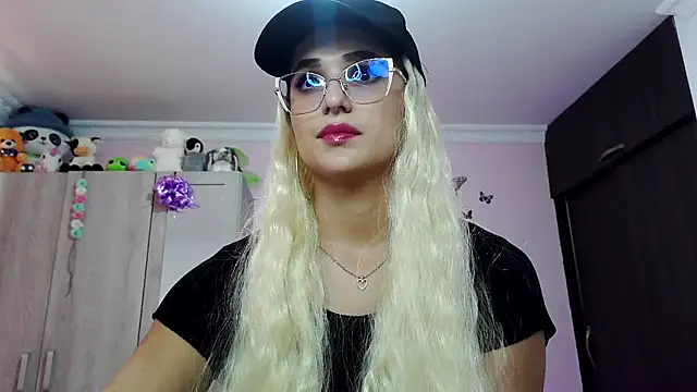 Snapshot of caroline_jonson chatting on February 23, 6:45 pm caroline jonson online show from February 23, 6:45 pm