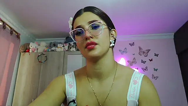 Snapshot of caroline_jonson chatting on June 20, 2:11 pm caroline jonson online show from June 20, 2:11 pm