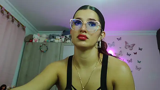 Snapshot of caroline_jonson chatting on July 4, 10:47 pm caroline jonson online show from July 4, 10:47 pm