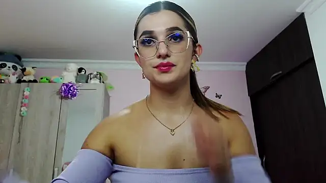 Snapshot of caroline_jonson chatting on February 28, 6:52 pm caroline jonson online show from February 28, 6:52 pm