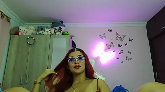 Snapshot of caroline_jonson chatting on July 6, 10:01 pm caroline jonson online show from July 6, 10:01 pm