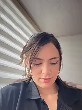 Lorraine Leon online show from March 21, 8:29 pm