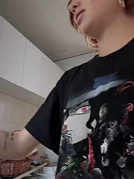 Lorraine Leon online show from December 24, 4:51 pm