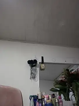 Lorraine Leon online show from March 3, 11:14 pm