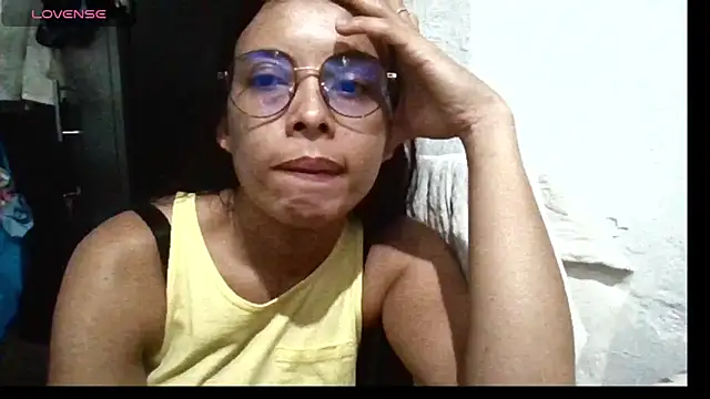 Snapshot of stefany_sexxx chatting on March 10, 12:39 am stefany sexxx online show from March 10, 12:39 am