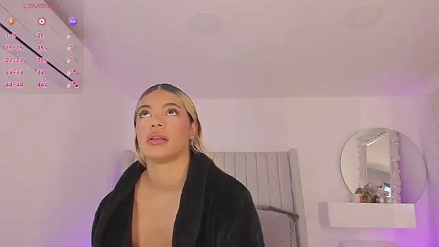 Shelynna azzul online show from July 13, 12:15 pm