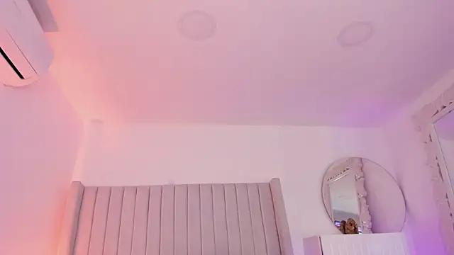 Shelynna azzul online show from April 17, 8:33 pm