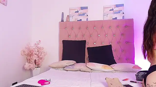 Snapshot of Tifanny_Sweett chatting on September 24, 2:01 pm Tifanny Sweett online show from September 24, 2:01 pm