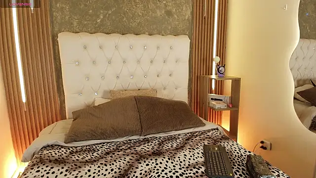 Tifanny Sweett online show from March 25, 8:52 pm