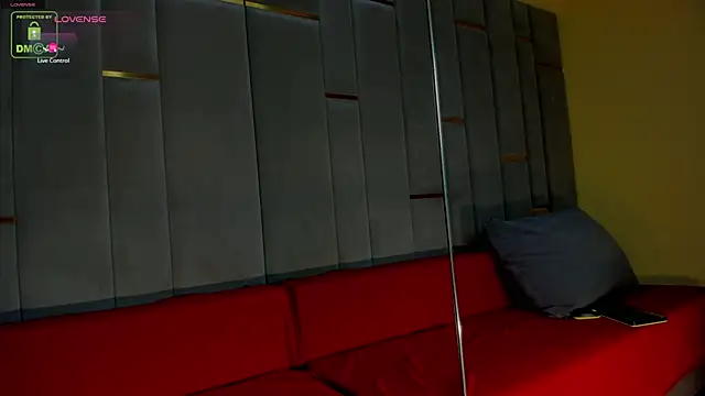 Snapshot of Whitney_Svonn chatting on February 13, 4:39 pm Whitney Svonn online show from February 13, 4:39 pm