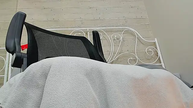 Snapshot of Whitney_Svonn chatting on December 14, 3:36 pm Whitney Svonn online show from December 14, 3:36 pm