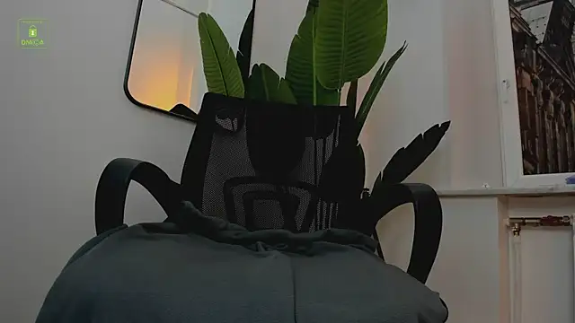 Snapshot of Whitney_Svonn chatting on December 21, 3:42 pm Whitney Svonn online show from December 21, 3:42 pm