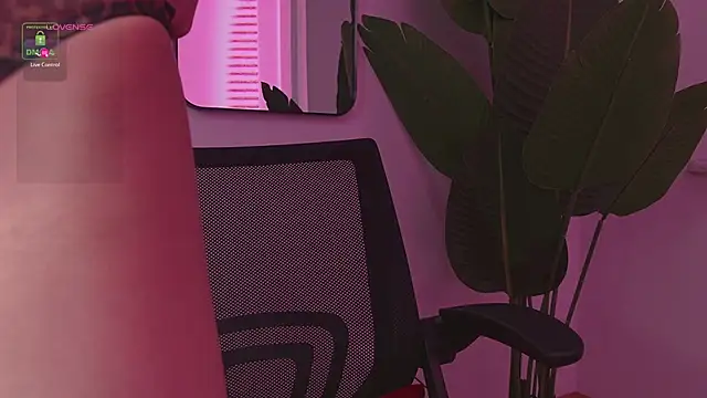 Snapshot of Whitney_Svonn chatting on February 27, 8:56 am Whitney Svonn online show from February 27, 8:56 am