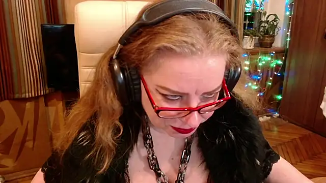 Miss Tress online show from April 14, 9:31 pm