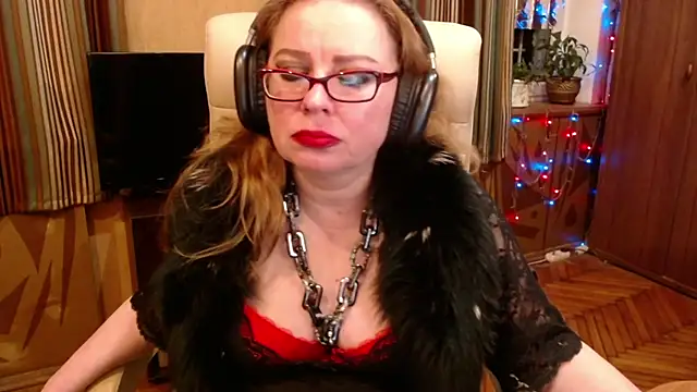 Miss Tress online show from February 7, 9:45 pm