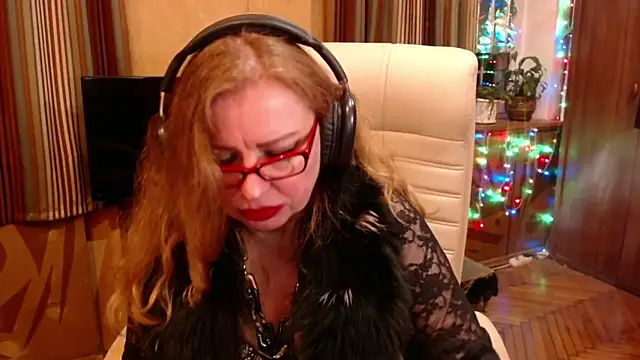 Miss Tress online show from April 18, 9:37 pm