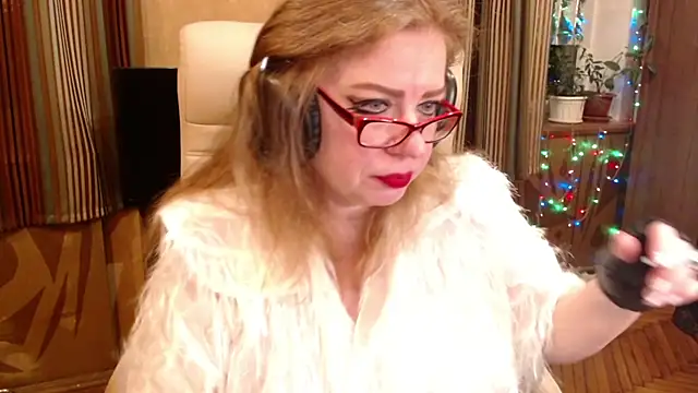 Miss Tress online show from July 8, 9:37 pm