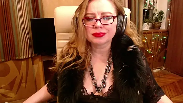 Miss Tress online show from April 10, 11:12 pm