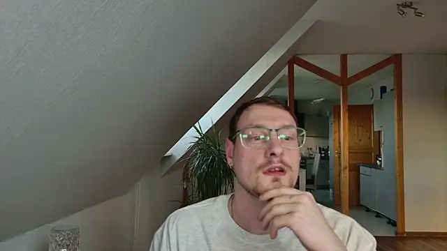 Snapshot of Relsxboy chatting on March 12, 5:07 pm Relsxboy online show from March 12, 5:07 pm