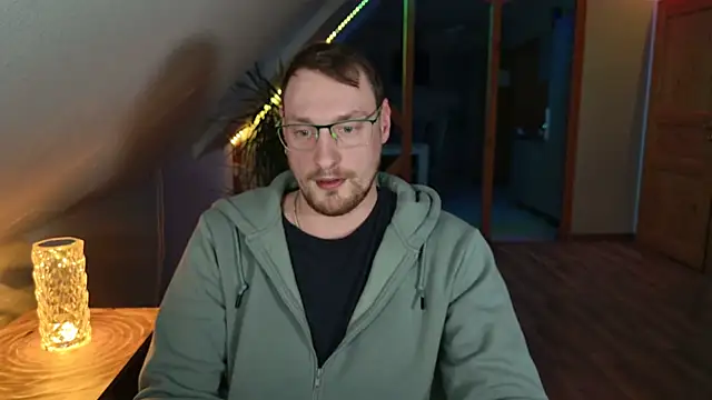 Snapshot of Relsxboy chatting on February 27, 5:16 pm Relsxboy online show from February 27, 5:16 pm