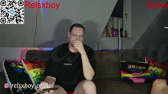Snapshot of Relsxboy chatting on October 8, 5:57 pm Relsxboy online show from October 8, 5:57 pm