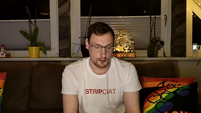 Snapshot of Relsxboy chatting on December 3, 5:17 pm Relsxboy online show from December 3, 5:17 pm