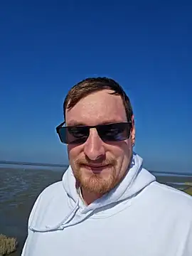 Snapshot of Relsxboy chatting on March 21, 12:06 pm Relsxboy online show from March 21, 12:06 pm