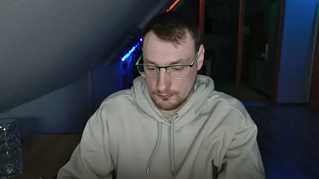 Snapshot of Relsxboy chatting on February 13, 5:22 pm Relsxboy online show from February 13, 5:22 pm