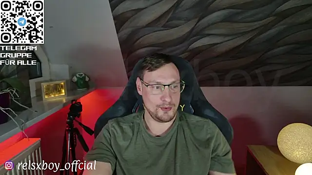 Snapshot of Relsxboy chatting on September 27, 10:49 pm Relsxboy online show from September 27, 10:49 pm