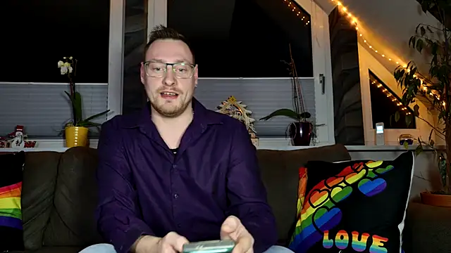 Snapshot of Relsxboy chatting on December 24, 4:08 pm Relsxboy online show from December 24, 4:08 pm