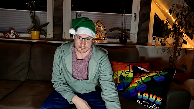 Snapshot of Relsxboy chatting on December 13, 10:02 pm Relsxboy online show from December 13, 10:02 pm