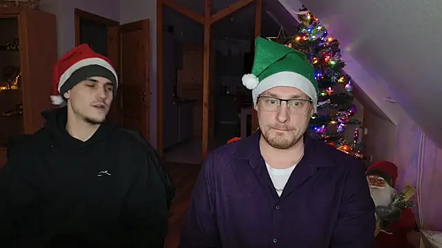 Snapshot of Relsxboy chatting on December 25, 5:15 pm Relsxboy online show from December 25, 5:15 pm