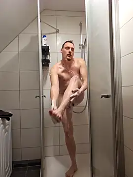 Snapshot of Relsxboy chatting on December 27, 8:07 pm Relsxboy online show from December 27, 8:07 pm