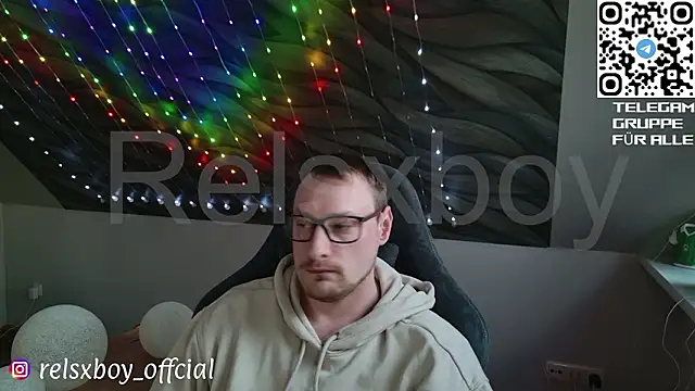 Snapshot of Relsxboy chatting on March 4, 5:10 pm Relsxboy online show from March 4, 5:10 pm