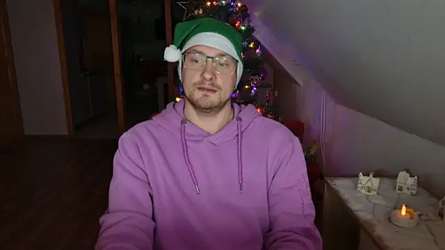 Snapshot of Relsxboy chatting on December 23, 8:36 pm Relsxboy online show from December 23, 8:36 pm