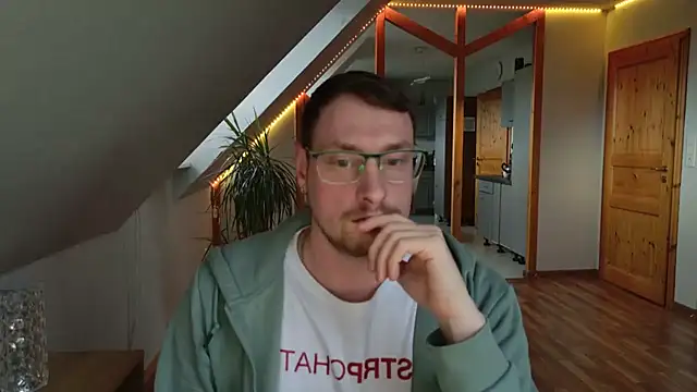 Snapshot of Relsxboy chatting on March 13, 5:07 pm Relsxboy online show from March 13, 5:07 pm