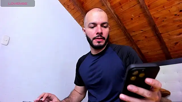 Tom Bailey online show from April 14, 1:05 pm