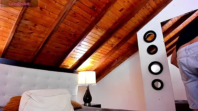 Snapshot of Tom_Bailey chatting on December 18, 12:53 pm Tom Bailey online show from December 18, 12:53 pm