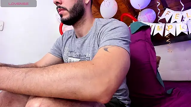 Snapshot of Tom_Bailey chatting on February 20, 12:51 pm Tom Bailey online show from February 20, 12:51 pm